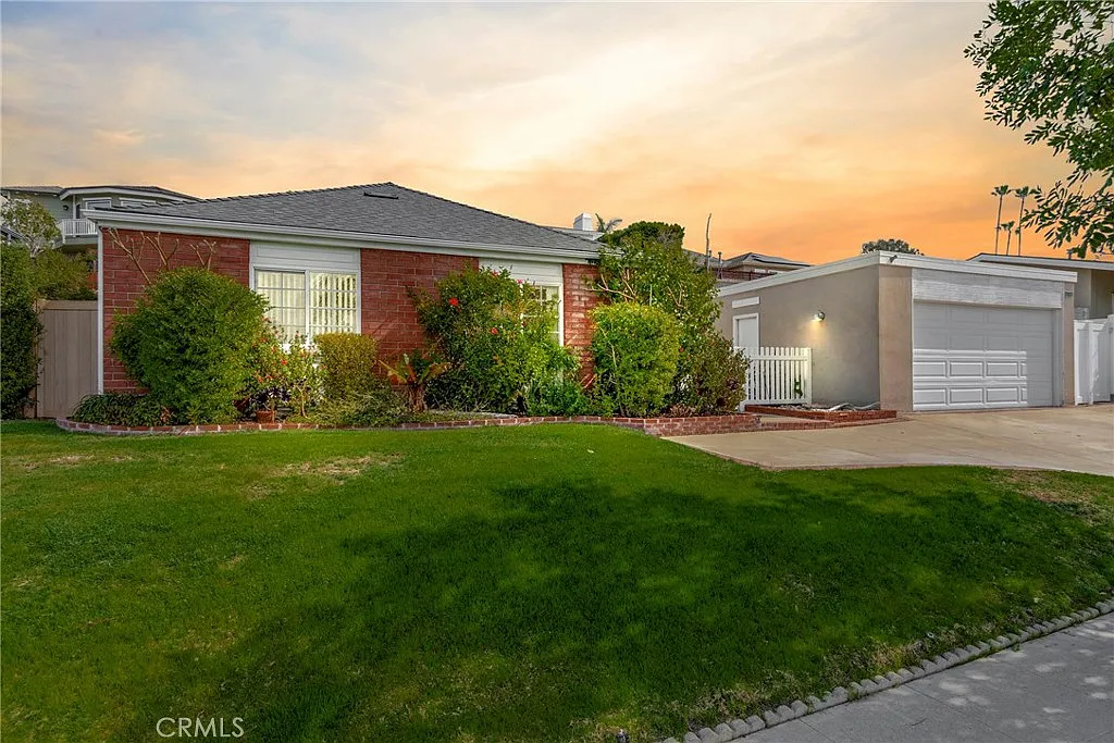 Building Photo - 2968 Alta Laguna Blvd