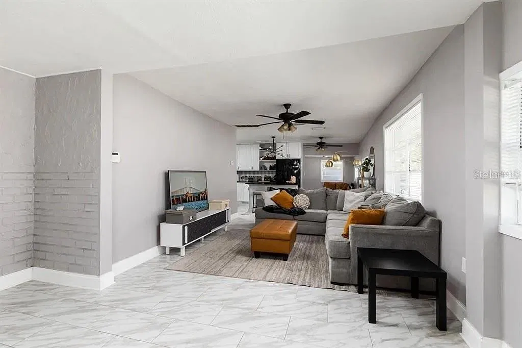 2 bed, 1.0 bath, 1056 sqft, $2,300 — Photo 4
