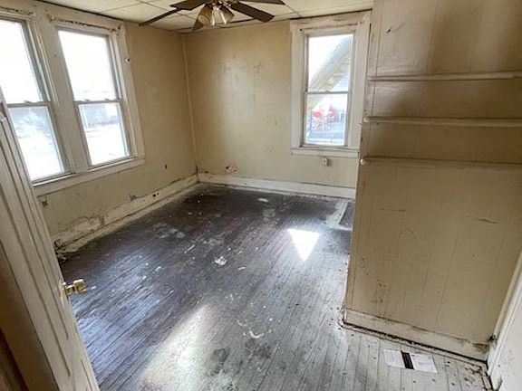 5th image of 121 E Florida St