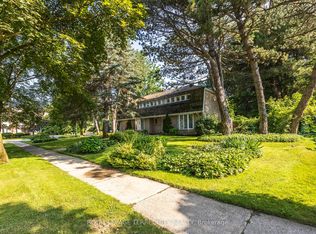 2 Chieftain Cres, Toronto, ON M2L 2H4