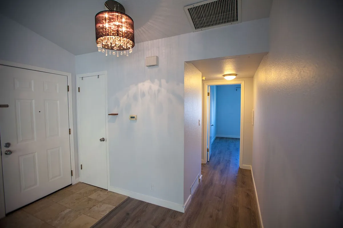 Building Photo - 1010 San Antonio Cir #324