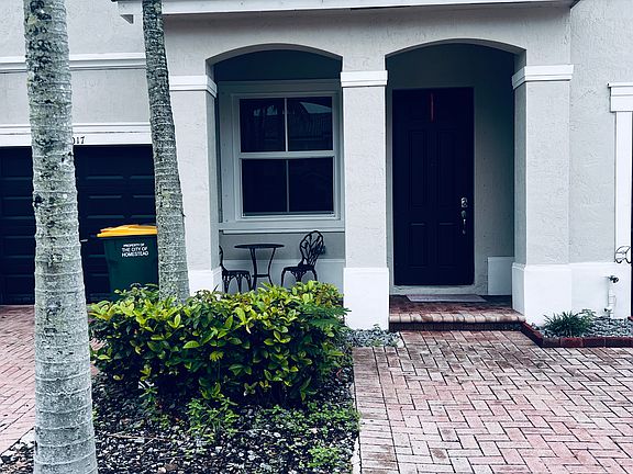 3rd image of 1013 NE 42nd Ave
