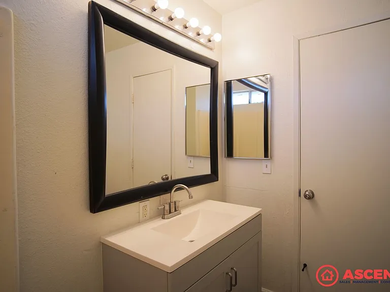 224 Washington Ave — Photo 9