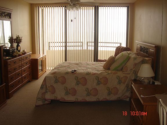 Master Bedroom (Ocean Front)