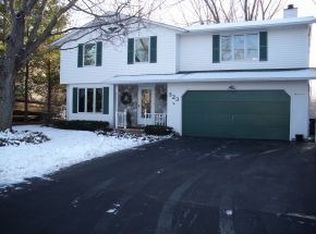 323 Lakeview Ave, Hortonville, WI 54944