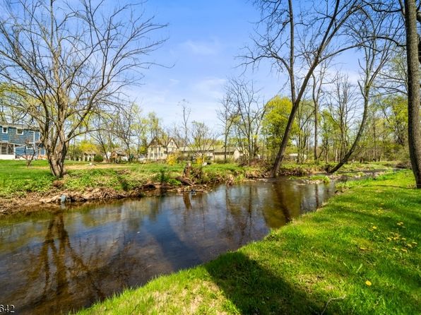 6 Lynwood Dr, Lebanon Boro, NJ 08833