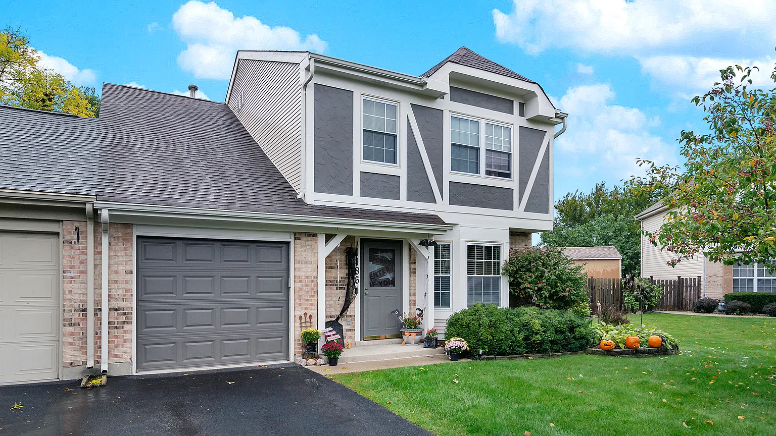 1186 Robin Dr photo 1