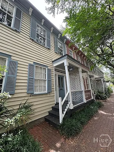 114 W Henry St #B Photo 1