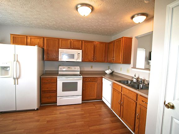 4th image of 887 Lionshead Ln