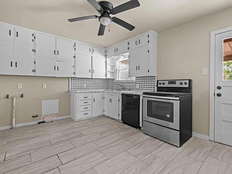 2335 Pleasant Dr — Photo 12