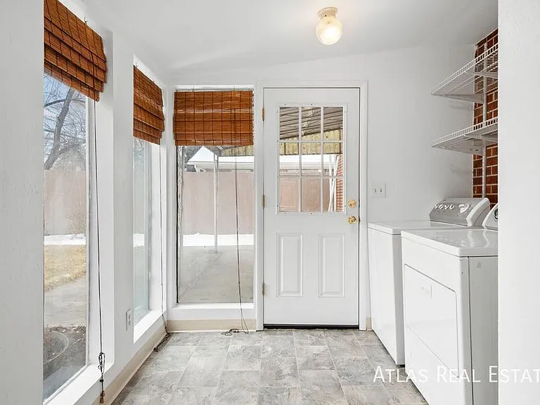 2020 N Oneida St — Photo 27