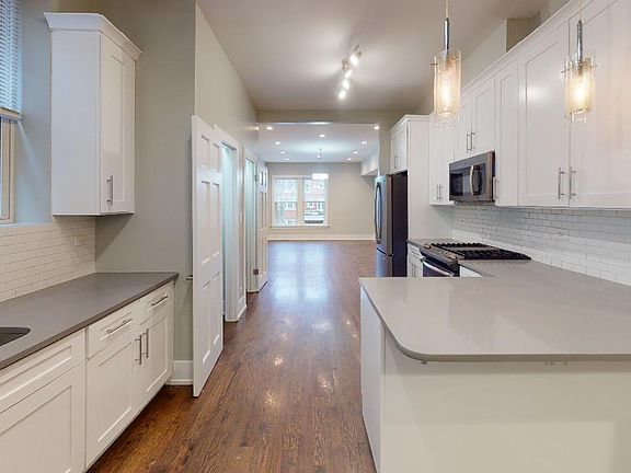 3rd image of 1027 E Hyde Park Blvd #2
