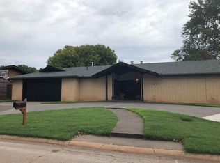 1421 Gholston Ave, Clinton, OK 73601