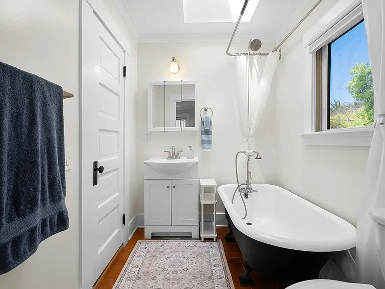 402 E Valerio St — Photo 24