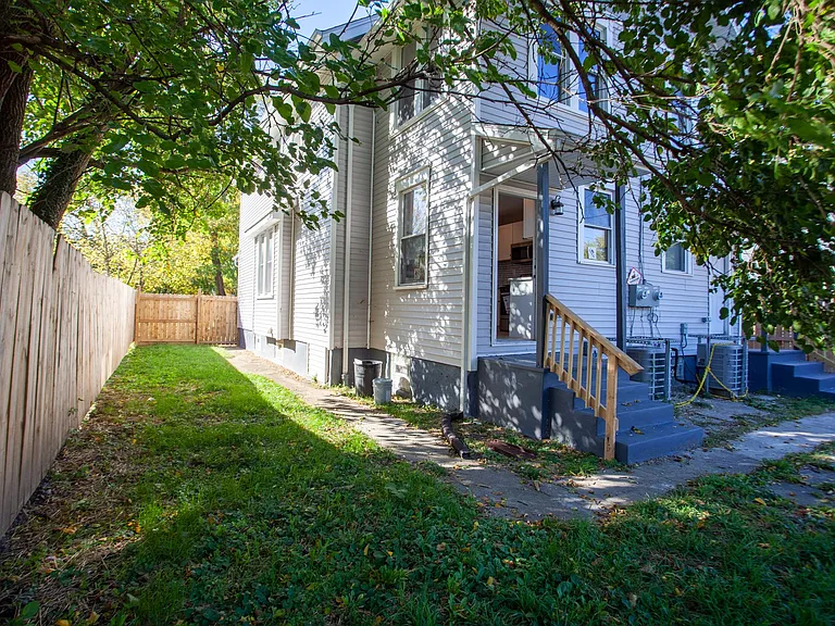 716 Gilbert St — Photo 20