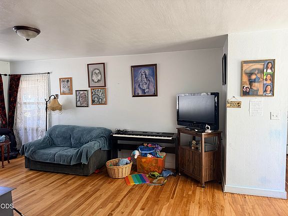 5th image of 862 NE 8th St