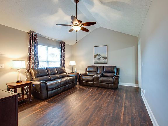 4th image of 515 Thornton Dr