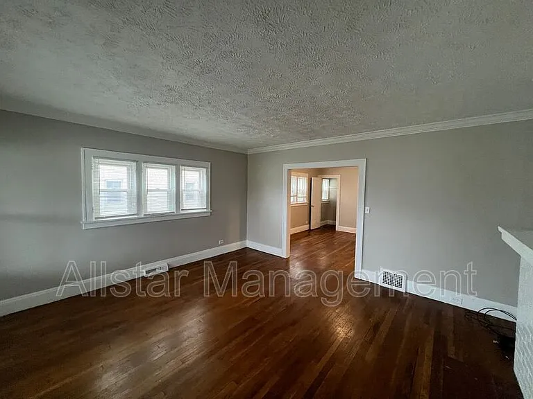 3301 Washington Blvd — Photo 3