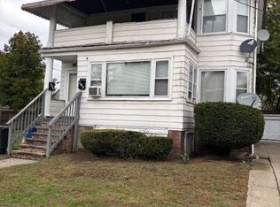 915 Evangeline Rd, Cleveland, OH 44110