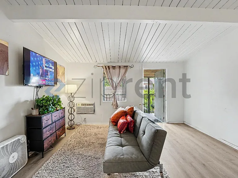 1328 W 19th St #A — Photo 5