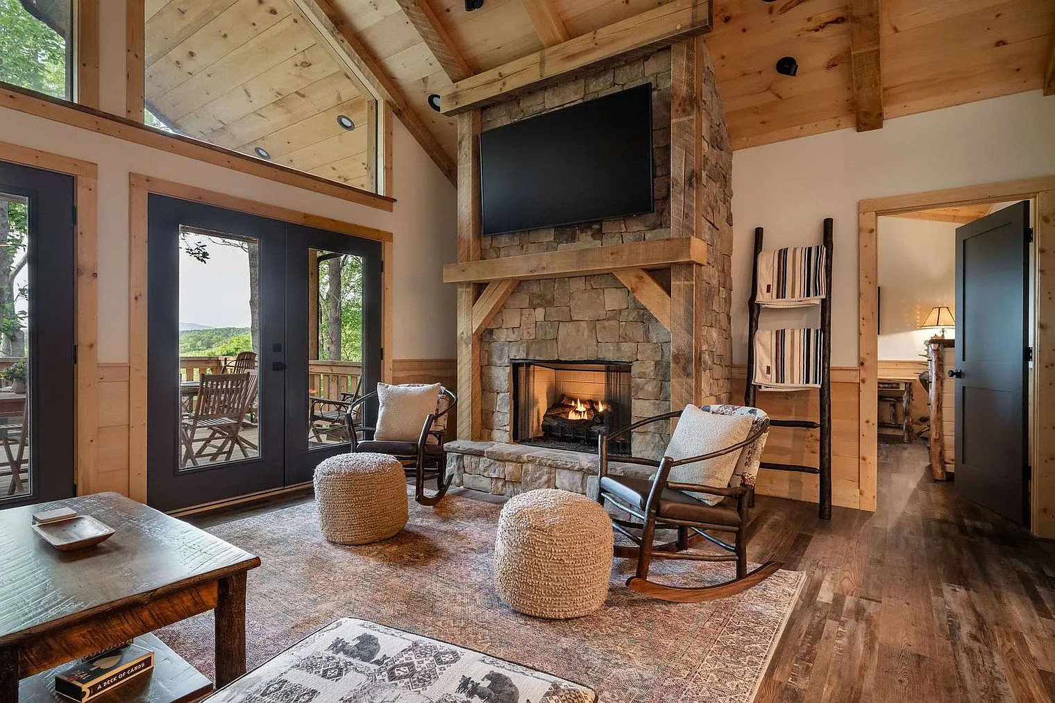 4 bed, 3.0 bath, 3196 sqft, $8,114 — Photo 4