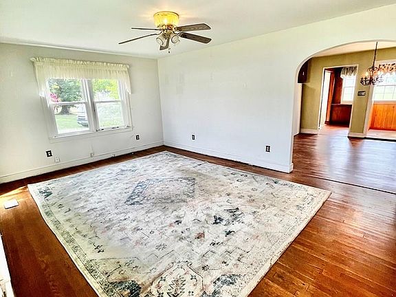 5th image of 100 Fairsky Dr