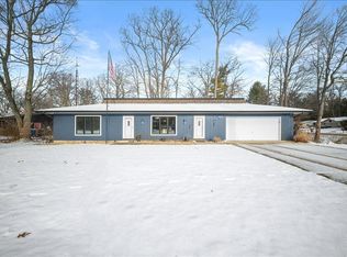 14815 Cross Ln, Spring Lake, MI 49456