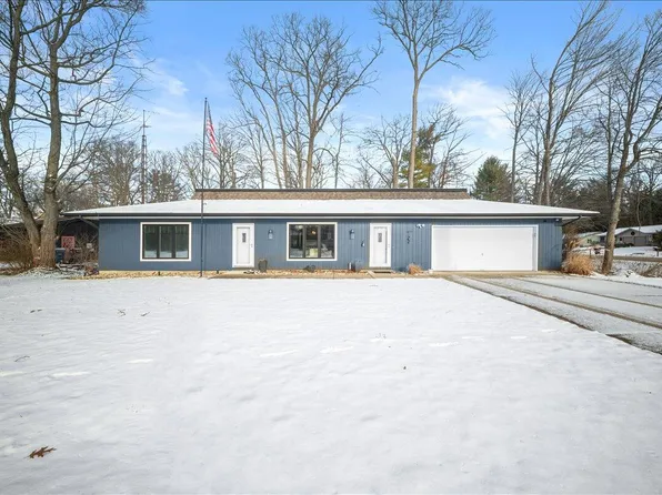 14815 Cross Ln, Spring Lake, MI 49456