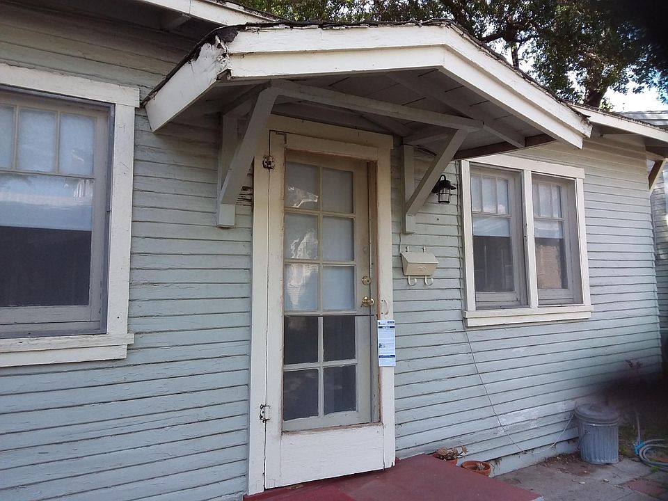 1st image of 111 & 1/2 E Pine St
