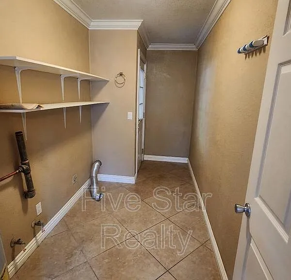 1142 Indiana St — Photo 15