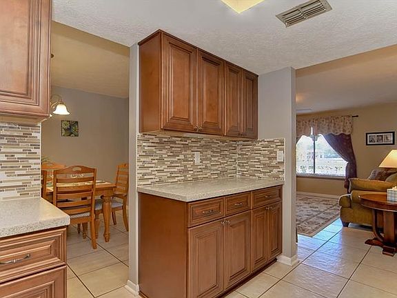 4th image of 15881 Country Lake Dr
