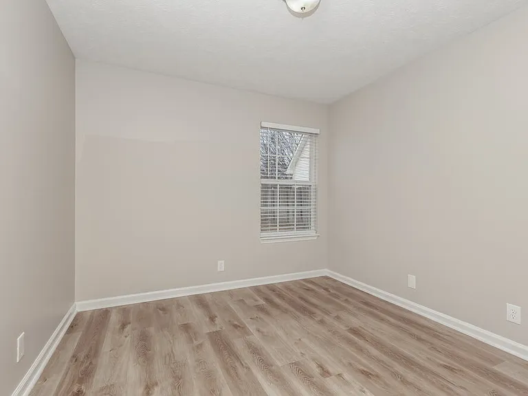 1514 Killarney Dr — Photo 17