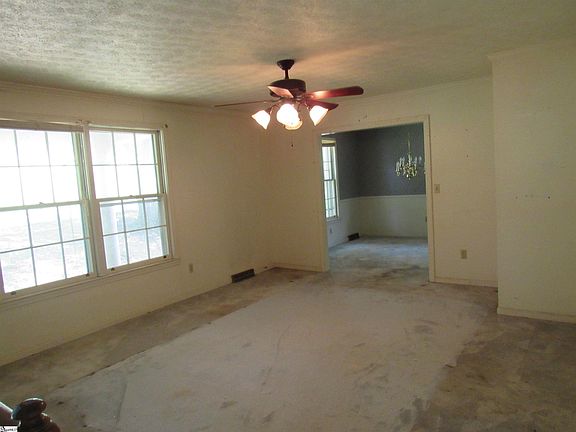 3rd image of 507 Eastcliffe Way