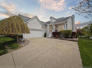 230 Atlantis Cir, Oxford, MI