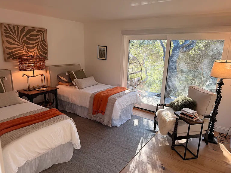 Loma Robles Dr — Photo 26