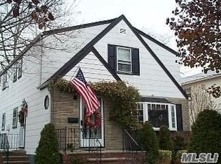 5 7th St, Valley Stream, NY 11581