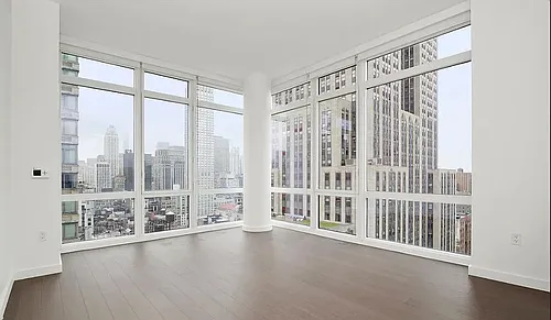 42 W 33rd St Photo 1