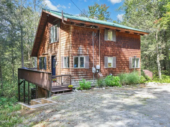 136 E Otter Dr, Tolland, MA 01034