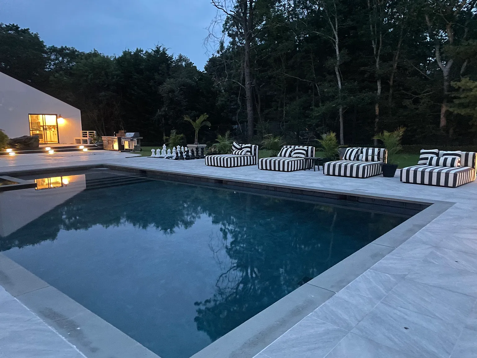 Stunning Modern Rental — Photo 4