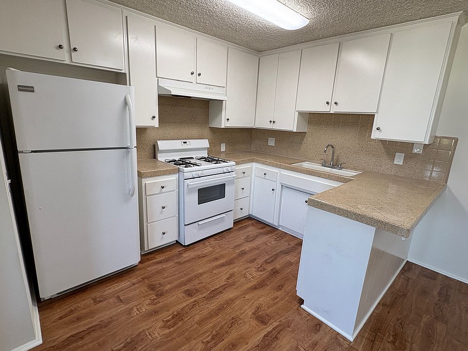 1st image of 2720 W Victory Blvd APT C