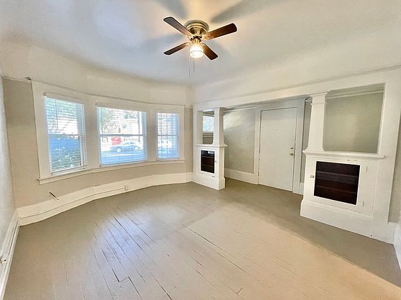 2nd image of 1818 G St APT 01