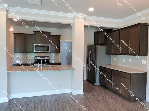5th image of 7037 Camrose Ln SW