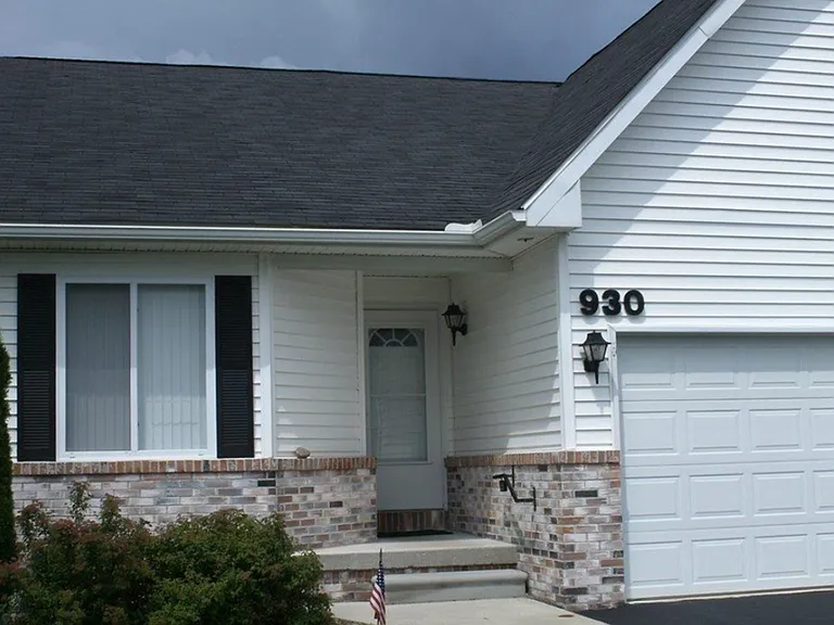 930 Lighthouse Dr — Photo 1