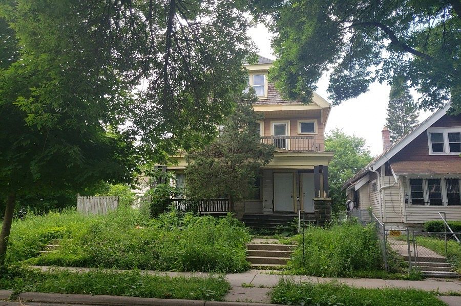1st image of 2711 W Auer Ave