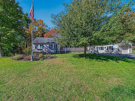 3rd image of 94 Grove Ln