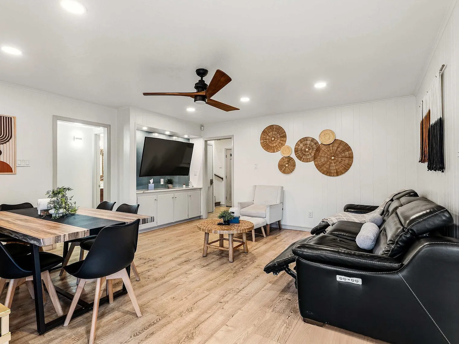 6 bed, 2.0 bath, $8,463 — Photo 1