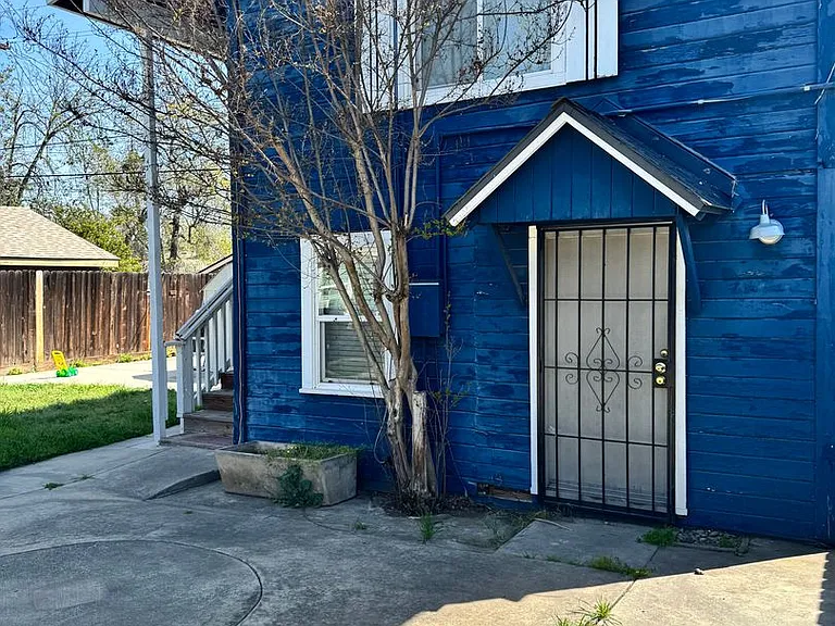 1324 N Farris Ave — Photo 1