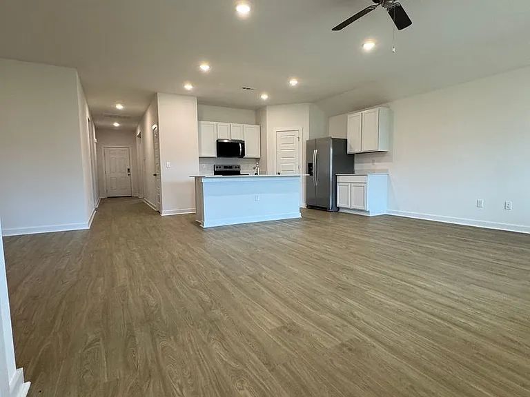 6316 Warwick Dr — Photo 8