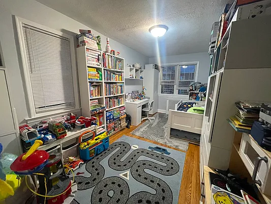 Rented by Metropolis International Realty Inc. | media 8