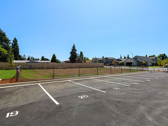 3rd image of 1902 SE Hankel St #13